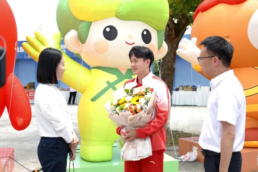 汇川小将陈俊吉主场夺金 亚洲体操锦标赛遵义绽放荣光